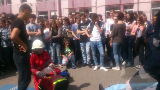 Exerciţiu de evacuare în caz de cutremur urmat de incendiu la Colegiul "Alexandru cel Bun"