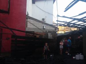 Tarabe din bazarul din Rădăuţi, afectate de flăcări