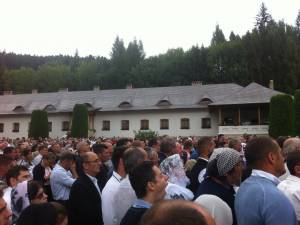 Peste 20.000 de credincioşi, la hramul Mănăstirii Putna