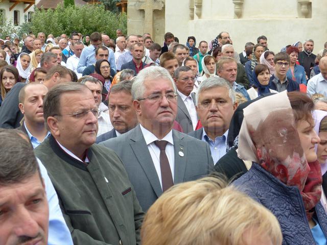 Gheorghe Flutur, Ion Lungu şi primarul din Putna au asistat la slujbă din mijlocul credincioşilor
