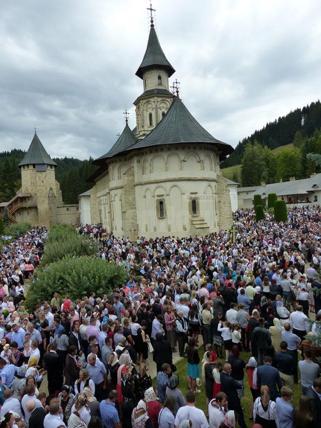 20.000 de credincioşi au participat la hramul Mănăstirii Putna de sărbătoarea Adormirea Maicii Domnului