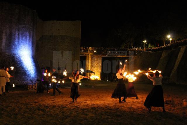 Turnir medieval şi spectacole cu flăcări, în şanţul de apărare al Cetăţii Suceava