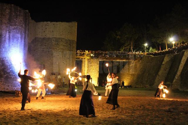 Turnir medieval şi spectacole cu flăcări, în şanţul de apărare al Cetăţii Suceava