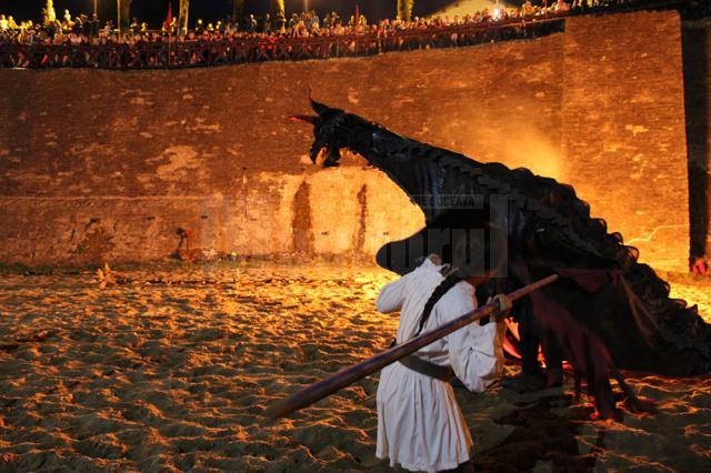 Turnir medieval şi spectacole cu flăcări, în şanţul de apărare al Cetăţii Suceava