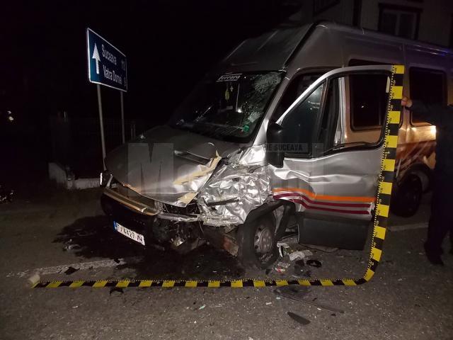 Autoutilitara marca Iveco a fost avariată, şoferul de 42 de ani aflat la volan fiind rănit