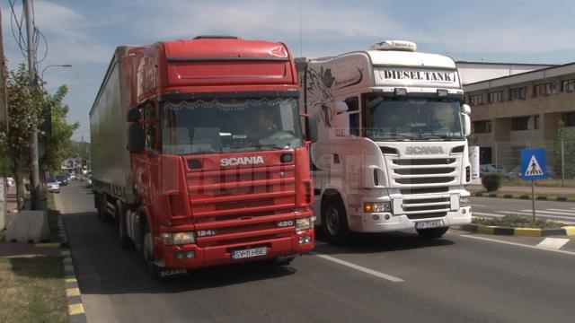 70 de autocamioane de mare tonaj au îngreunat circulaţia în municipiul Suceava, în urma unui protest spontan