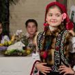Fetiţa din Baineţ pasionată de muzica populară a primit în dar o vioară
