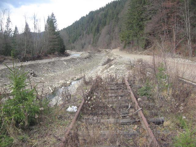 Calea ferată spre Nisipitu, dispărută total pe anumite porţiuni