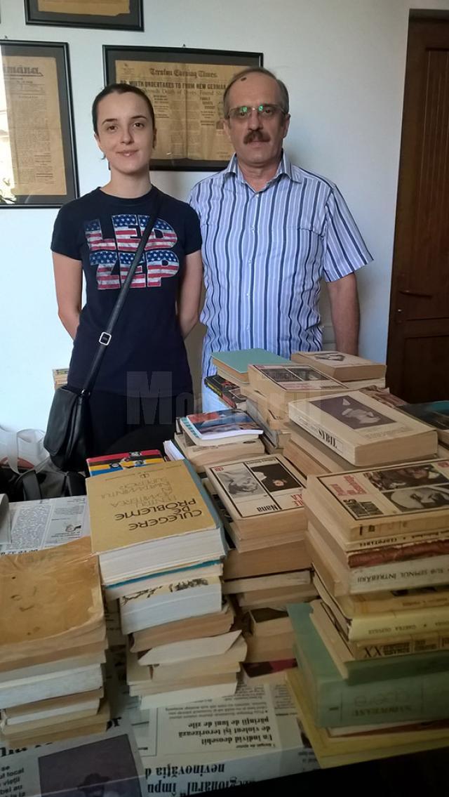 Profesorul Dorel Finaşcu a donat peste 500 de cărți
