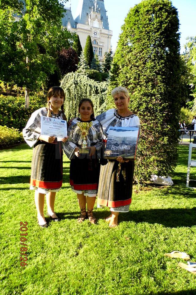 Iulia Brumă, de la Palatul Copiilor Suceava, profesor îndrumător Olga Marcela Reuţ, a obţinut Trofeul Festivalului la secţiunea Meşteşuguri