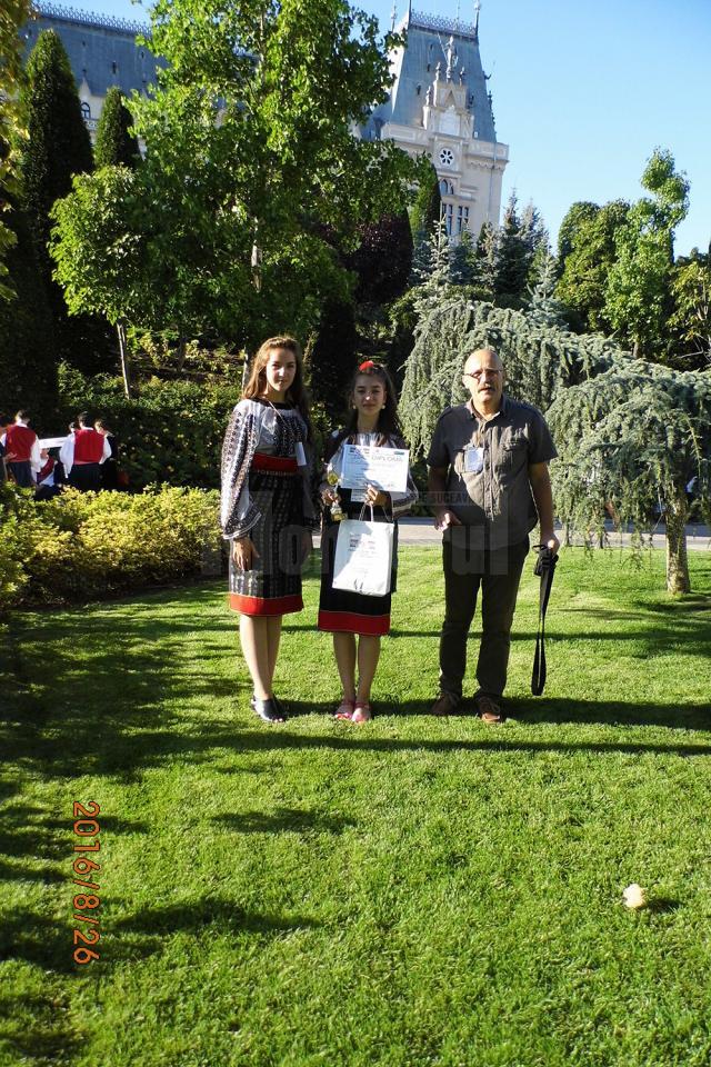 Loredana Buliga, profesor îndrumător Ignea Mihai, de la Clubul Copiilor Rădăuţi, a obţinut locul II la secţiunea Icoane pe lemn