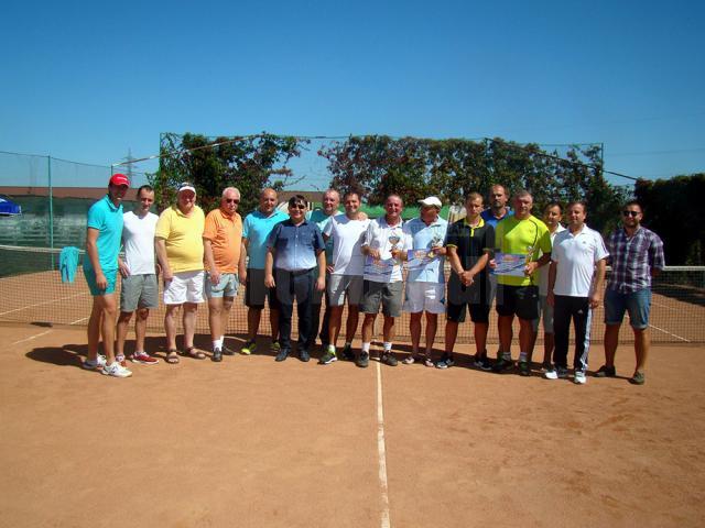O parte din participanții la prima ediție a Memorialului "Vasile Pescaru" la tenis de câmp de la Liteni