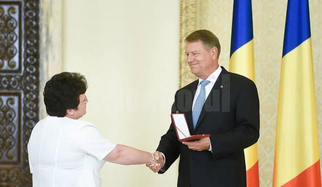 Profesoară din Vatra Moldoviţei, decorată de preşedintele României cu Ordinul ”Meritul pentru Învăţământ” în grad de Cavaler