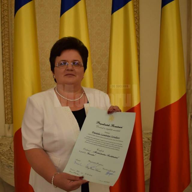 Profesoară din Vatra Moldoviţei, decorată de preşedintele României cu Ordinul ”Meritul pentru Învăţământ” în grad de Cavaler