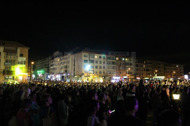 Voltaj XTour a pornit de la Suceava, cu mii de spectatori dornici de distracţie