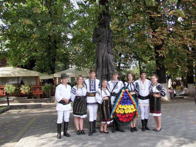 Delegația Centrului Cultural „Bucovina" și Ansamblul „Balada Humorului„ la cea de-a XXVII-a ediție a Sărbătorii Naționale „Limba Noastră cea Română”