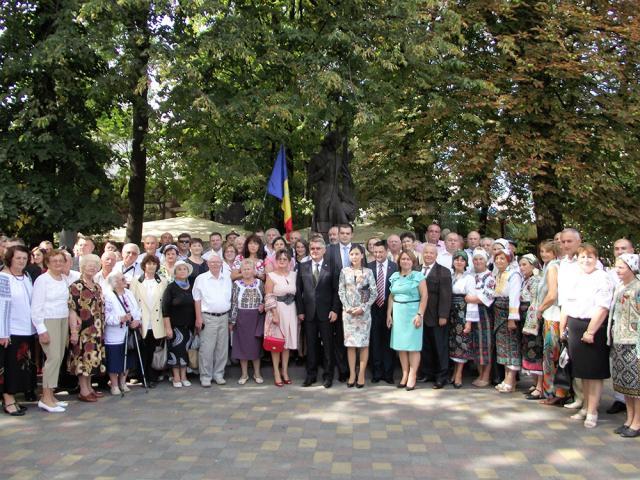Delegația Centrului Cultural „Bucovina" și Ansamblul „Balada Humorului„ la cea de-a XXVII-a ediție a Sărbătorii Naționale „Limba Noastră cea Română”