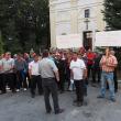 Peste 50 de mineri din exploatarea de uraniu de la Crucea au protestat ieri în faţa Prefecturii Suceava