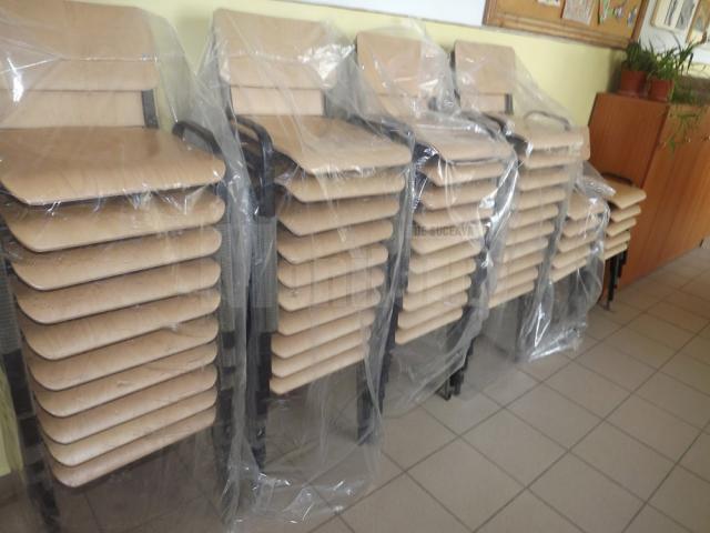 Școala Moișa - Boroaia a putut fi dotată cu mobilier nou datorită acestui proiect