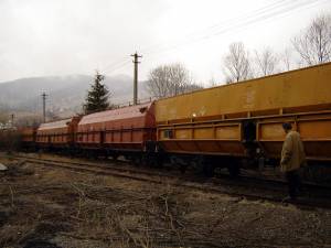 Vagoane încărcate cu minereu de uraniu la Argestru