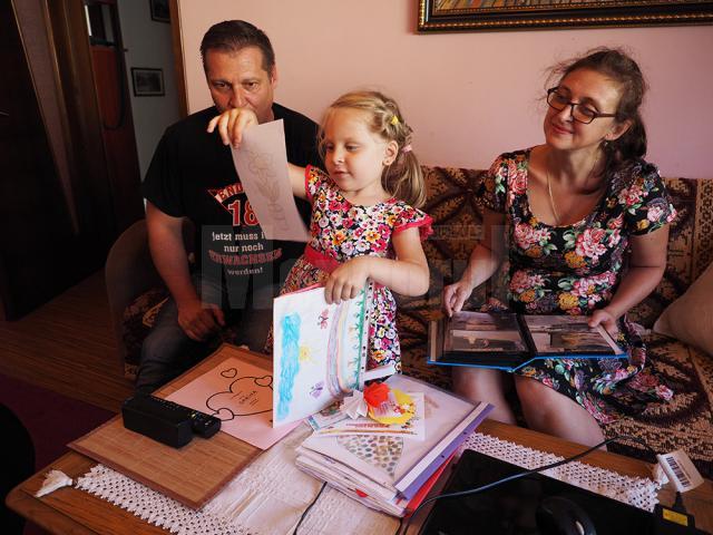 Au schimbat destinul unei fetiţe abandonate de mama naturală la doar câteva luni după naştere