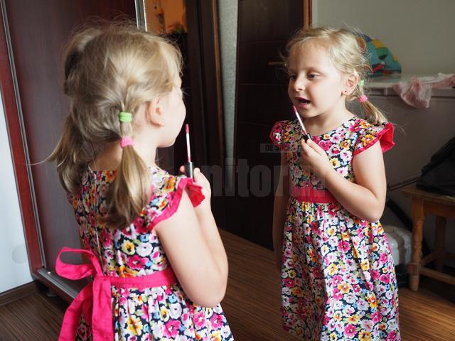 Au schimbat destinul unei fetiţe abandonate de mama naturală la doar câteva luni după naştere