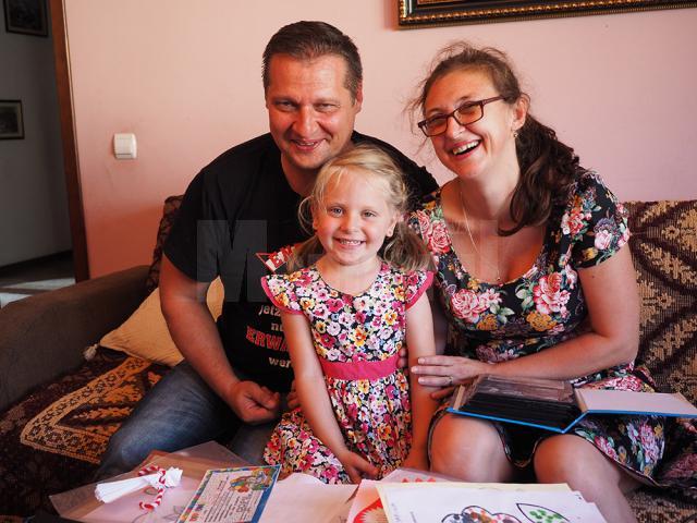 Au schimbat destinul unei fetiţe abandonate de mama naturală la doar câteva luni după naştere