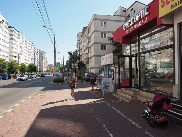 Magazinul Eye's Optic de pe bulevardul George Enescu din municipiul Suceava