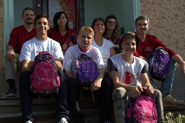 Alexandria Librării a donat prima tranşă de rechizite către Salvaţi Copiii - filiala Suceava