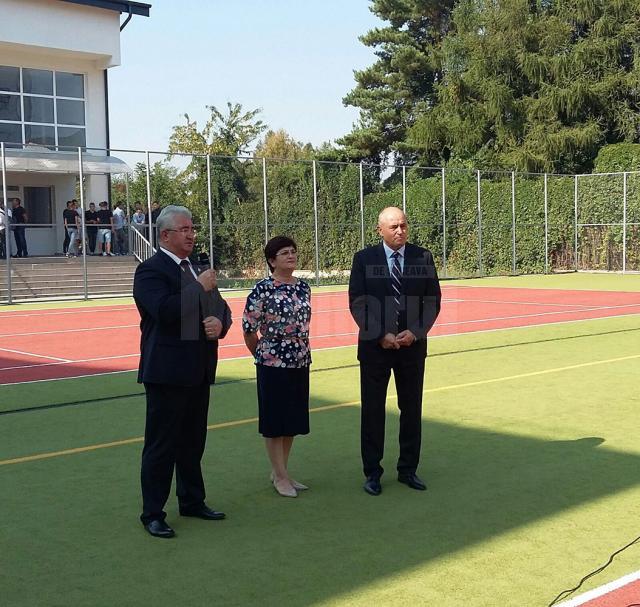 Primarul Ion Lungu a fost şi în acest an alături de copii, părinţi şi profesori din toate cartierele Sucevei, la deschiderea anului şcolar