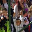 Pe copiii din Pătrăuţi nu i-a aşteptat nimeni cu flori în prima zi de şcoală