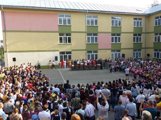 Clopoţelul a sunat şi pentru cei aproape 1.500 de elevi și preșcolari ai Colegiului Național „Mihai Eminescu”