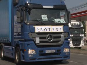 Transportatorii vor bloca joi centrul Sucevei, continuând protestului împotriva creșterii tarifului RCA