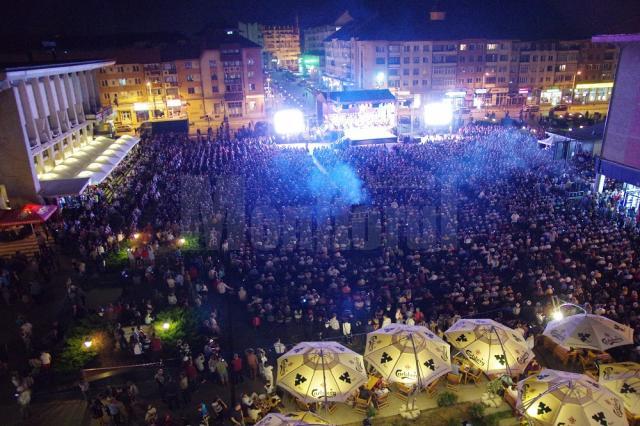 Mii de oameni în centrul municipiului Suceava, la „Simfonii de toamnă”