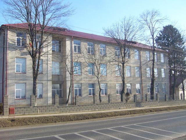 Şcoala Gimnazială Salcea, acolo unde Ioan Ştefan Lungu, fiul primarului Ilie Lungu, a susținut examenul de la Evaluarea Naţională