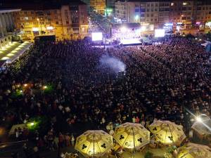 Simfonii de toamnă a reunit peste 7.000 de oameni în centrul Sucevei
