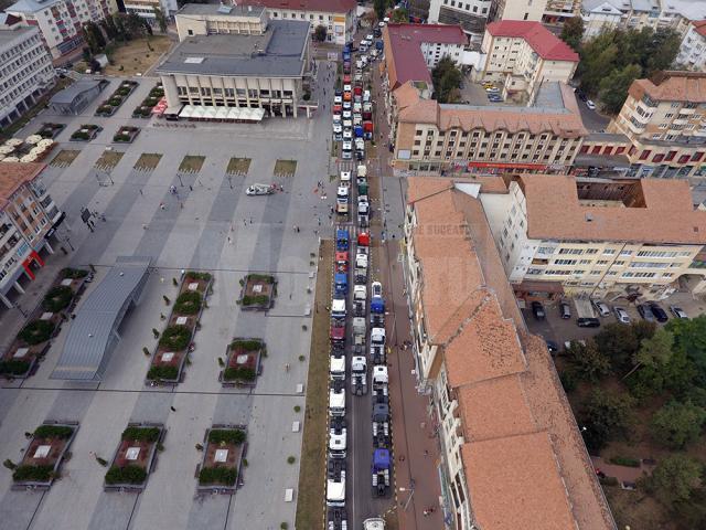 Strada Nicolae Bălcescu a fost blocată de tiruri pe ambele sensuri