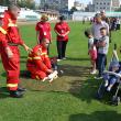 Părinţii urmăresc cu atenţie manevrele de resuscitare, apoi învaţă practic