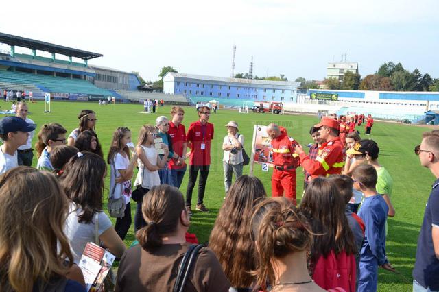 Mii de oameni au participat la cursurile de prim-ajutor de pe stadionul Areni şi din centrul Sucevei