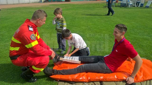 Mii de oameni au participat la cursurile de prim-ajutor de pe stadionul Areni şi din centrul Sucevei