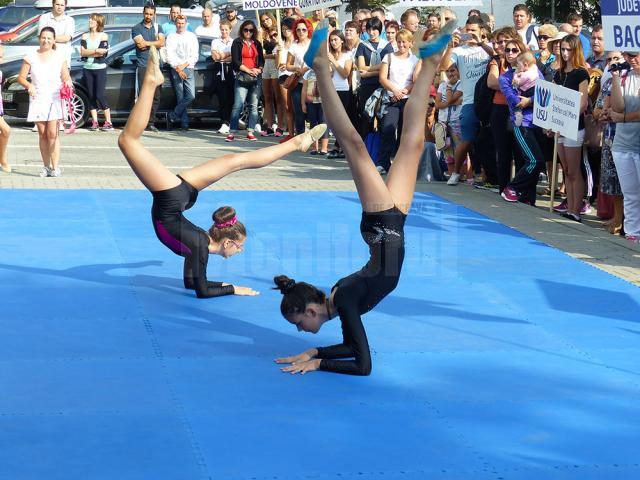 Echipa de gimnastică ritmică a Şcolii Gimnaziale Nr. 3 Suceava a încheiat festivitatea de sâmbătă