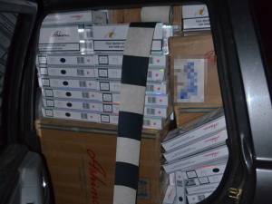 Peste 20.000 de pachete de ţigări de contrabandă, capturate la graniţă