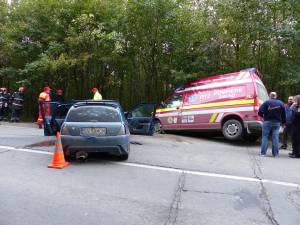 O ambulanţă SMURD care venea cu un copil bolnav la Spitalul Judeţean Suceava a fost oprită violent din drum de un şofer care a depăşit pe linie continuă