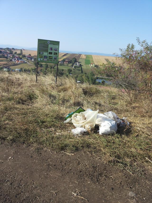 Rezervaţia Naturală Frumoasa, locul unde periodic sunt abandonate gunoaie de locuitorii din zonă