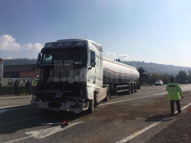 Două vehicule grele, implicate într-un accident pe E 85