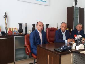 Alexandru Băişanu (în mijloc) deschide lista ALDE Suceava pentru Camera Deputaţilor