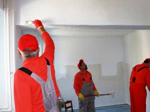 Lucrări de reparaţii la grădiniţele „Pinochio” din Fălticeni şi Nr. 2 din Clit, comuna Arbore, realizate de voluntari E.ON
