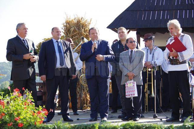 Gheorghe Flutur i-a îndemnat pe vizitatori să vină să guste din Bucovina
