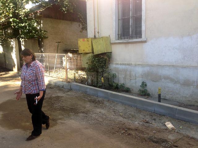 Avocata Daniela Orhean este nemulțumită de faptul că zona din fața casei sale va fi transformată în parcare publică