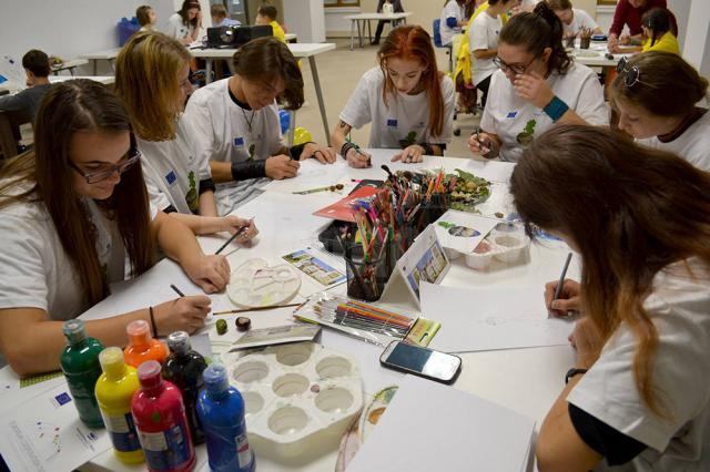 Atelierul de pictură „Un cerc de prieteni – desenăm împreună”, organizat la Muzeul de Istorie
